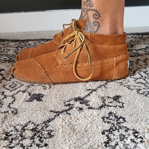 TOMS Chestnut Suede Moccasin ankle boot - Picture 2 of 3